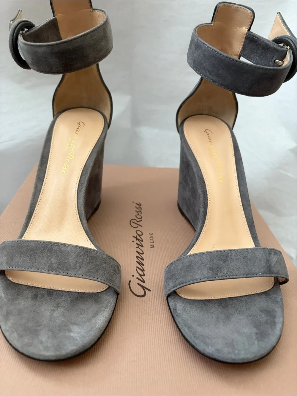 Gianvito Rossi never worn